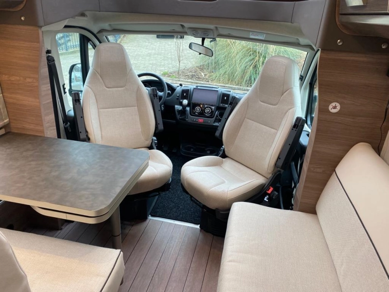 Knaus Live TI 650 MF Frans bed | Automaat  foto: 4