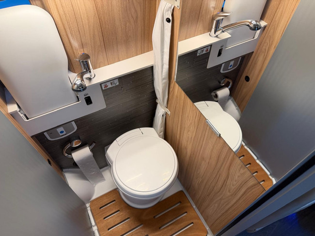 Hymer Yosemite / Gratis Stalling foto: 9