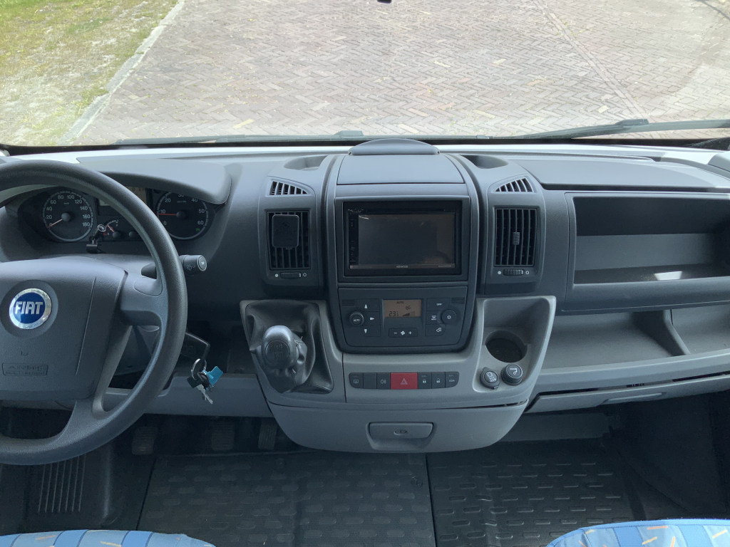 Detlheffs A 5881 Fiat 2.3 130 PS, Alkoven, Etagenbett, 5 Sitzpl&auml;tze und 6 Schlafpl&auml;tze, Hat Gebrauchsspuren, Bj. 2007 Camper Zentrum on the road Foto: 17