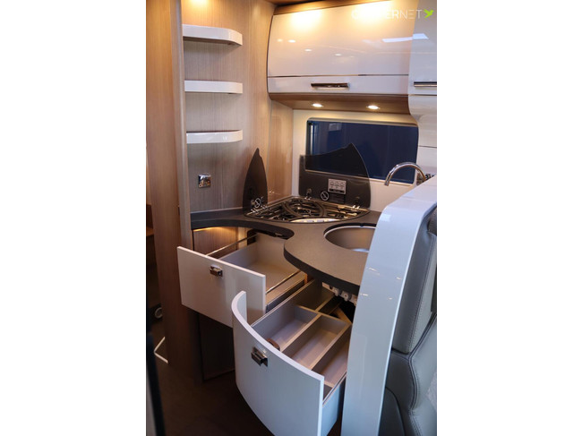 Carthago C-Tourer I 150 QB 170pk Automaat | Zo goed als nieuw | Queensbed | Gescheiden douche | Dubbele bodem | Hefbed | Luxe | LED kopla foto: 13