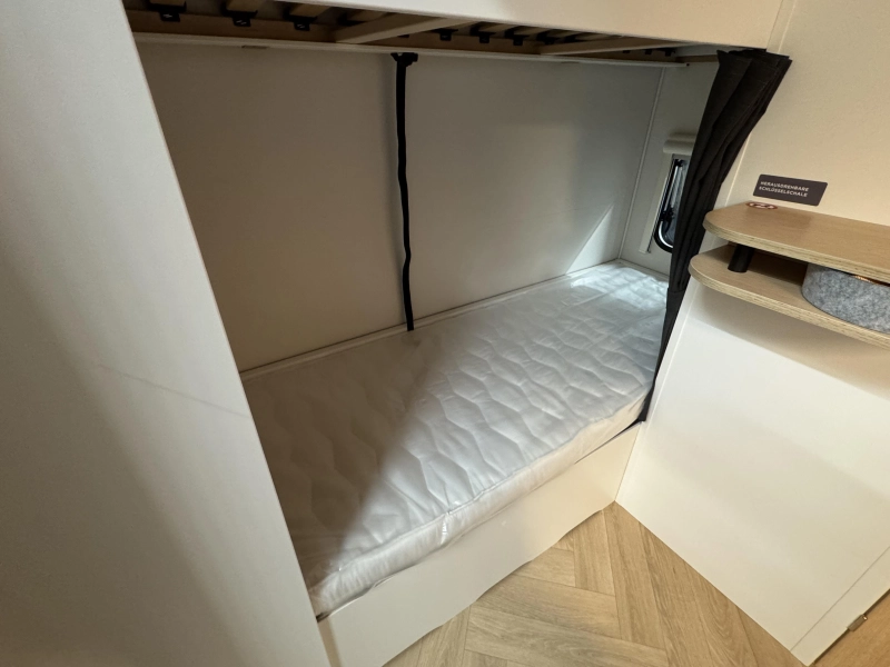 LMC E:dero 470K Ventana delantera abatible foto: 13