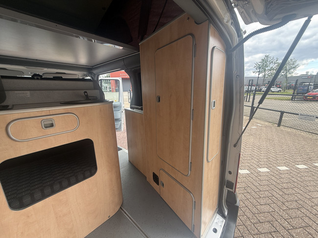 Westfalia ford nugget 4 plazas aire acondicionado techo elevable llantas de aleaci&oacute;n calefacci&oacute;n estacionaria enganche de remolque panel solar bearlock foto: 22