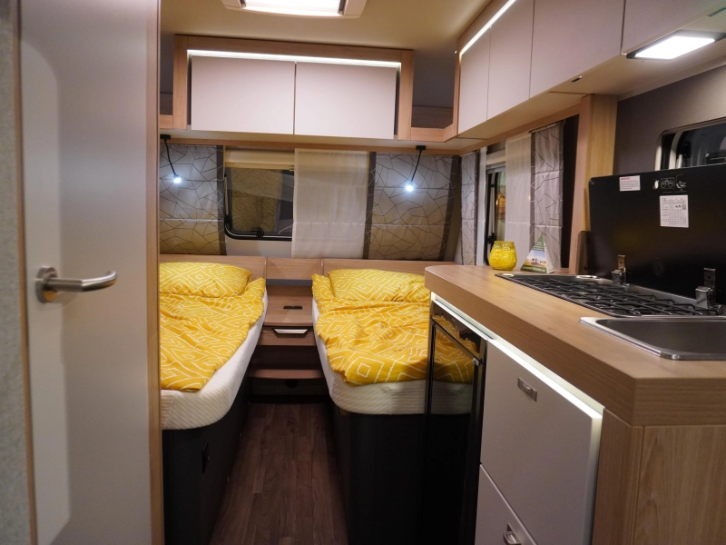 Knaus Sport 460 EU ENKELE BEDDEN / RUIME ZIT  foto: 3