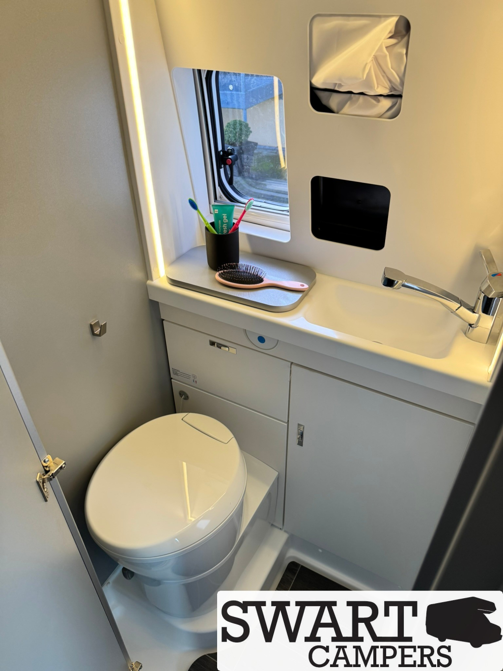 Weinsberg CaraBus Grey 630 ME Edition [Fire], Lengtebedden Automaat Maxi foto: 14