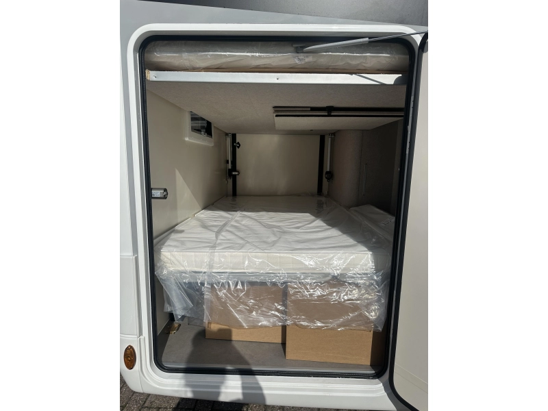 McLouis Glamys 320 8-Person Alcove 140HP photo: 17