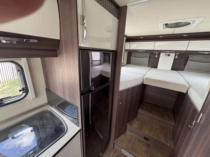 Bürstner Fifty Five 690 T Enkele bedden cruise& enz  foto: 14