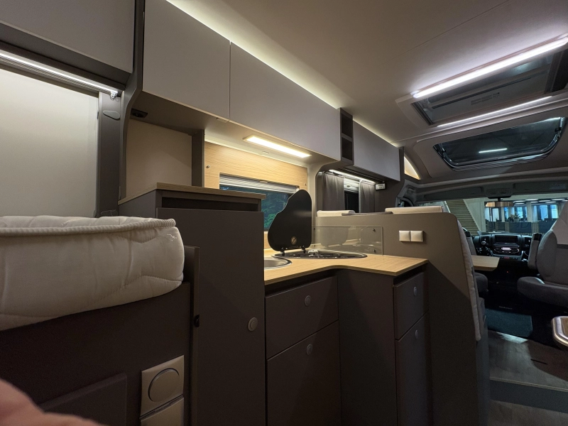 LMC Tourer 660 lengte bedden - weinig km  foto: 14