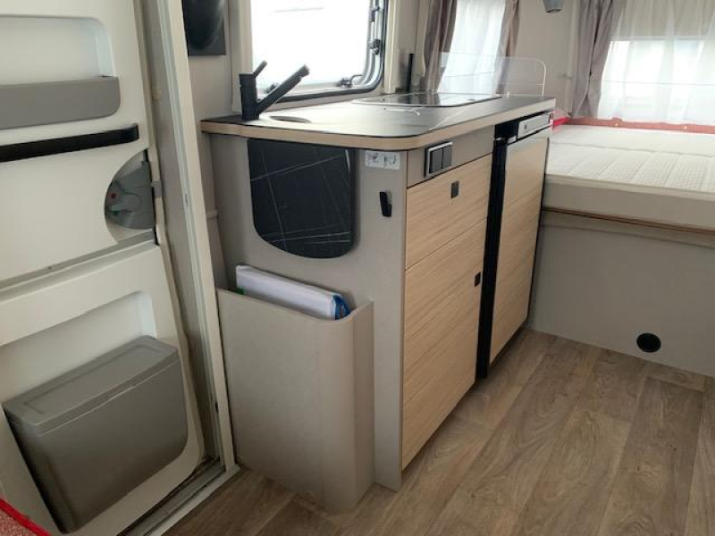 Eriba Touring Urban 530 Screen door/Service hatch/Awning photo: 6
