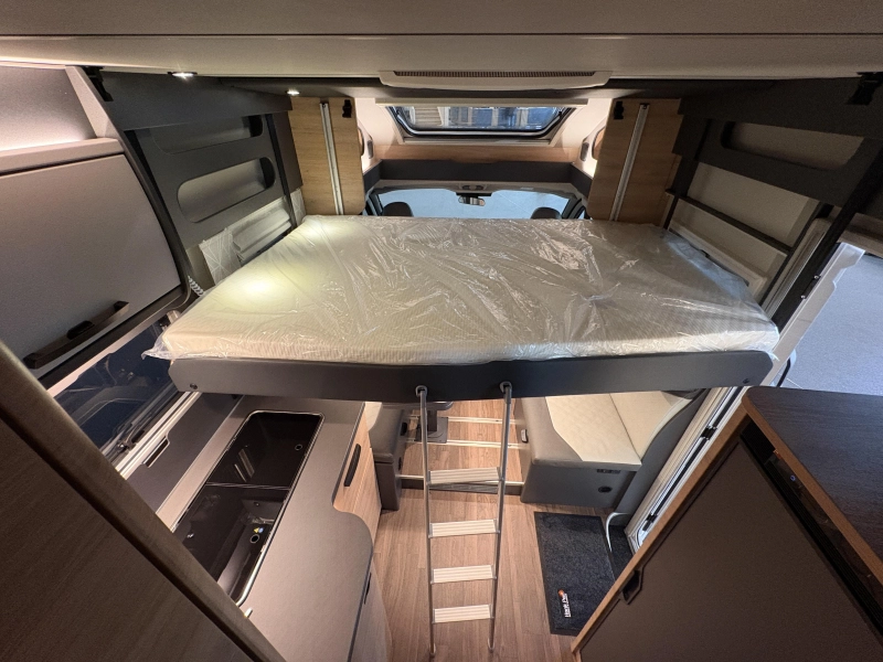 Knaus L!ve Wave 700 DX 180hp automatic /queen bed photo: 9