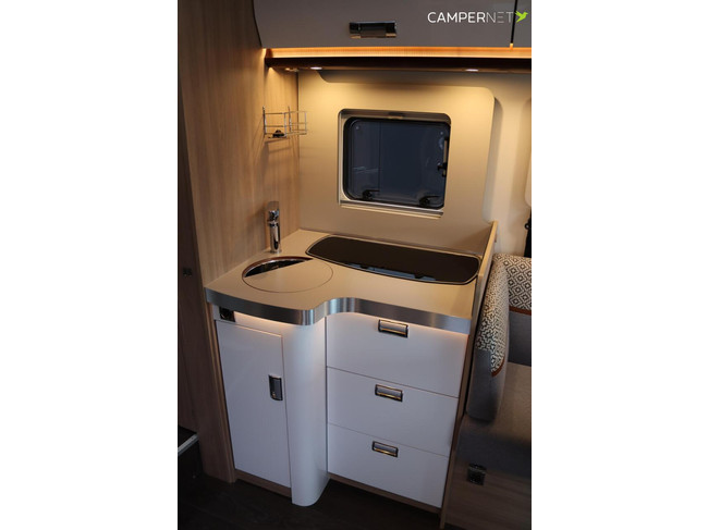 Laika caravans s.p.a. KOSMO 509L 160pk Automaat | Lengtebedden | Gescheiden douche | LPG installatie | Zonnepanelen | Bearlock | Luife foto: 10