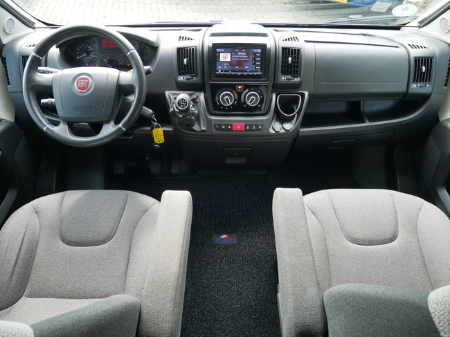 Hymer Yosemite 6 metros, camas individuales, techo elevable, 4 personas foto: 3