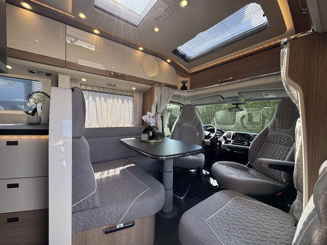 Malibu by Carthago T 460 KB LE 140 PS AUTOMATIK 9-Gang Euro6 Fiat Ducato **Einzel-L&auml;ngsbetten/Vollausstattung/4 Sitzpl&auml;tze/Lithium/Solarpanel/Umvo Foto: 7