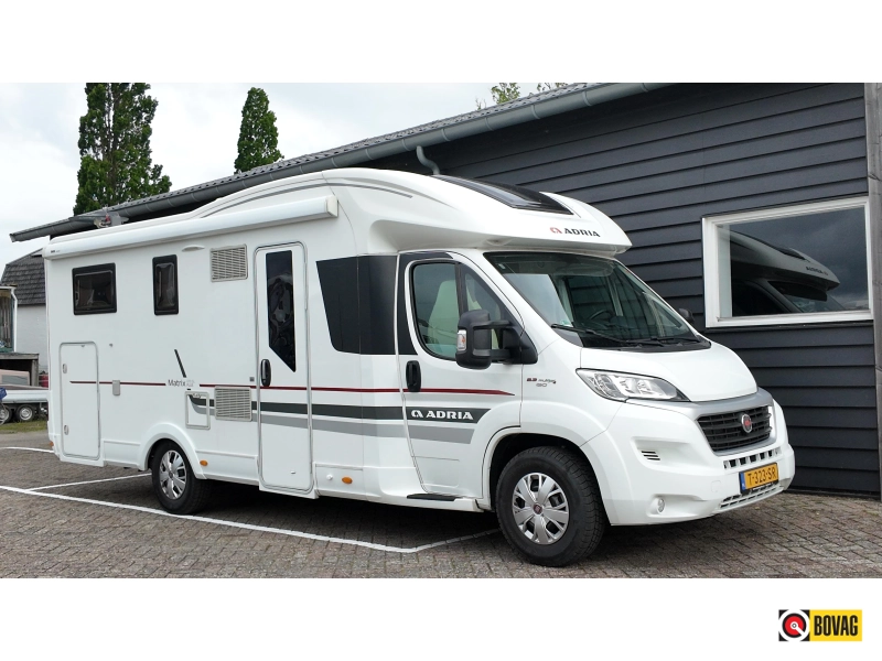 Adria Matrix Plus 670 SL met 5 gordel plaatsen 