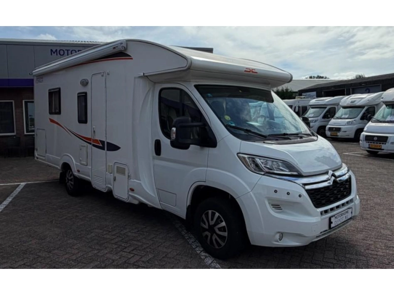 P.L.A. Camper Voyager Queensbed Hefbed 