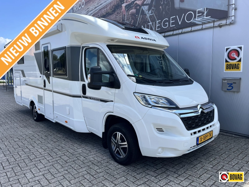 Adria Matrix 670 DL Face to face zit / Level