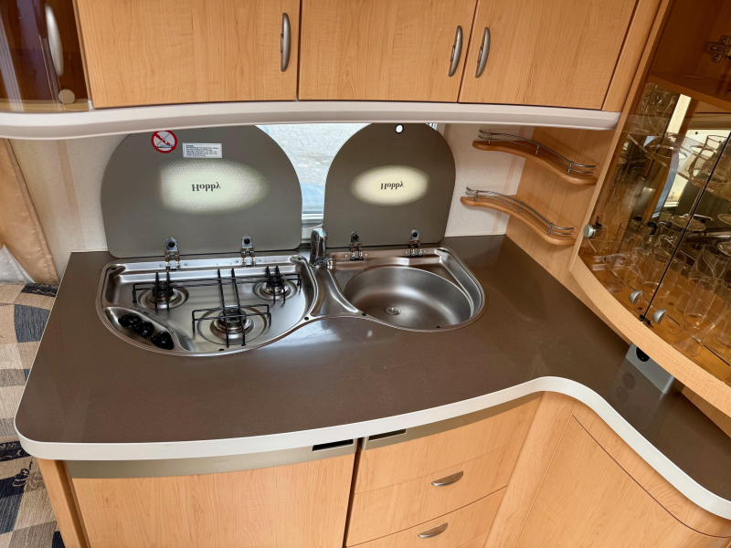 Hobby De Luxe 460 UFE mover fietsenrek voortent  foto: 16