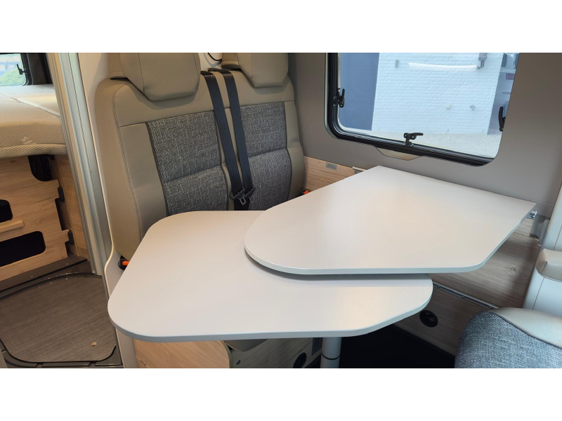 Dethleffs Globetrail Advantage 600 DR dwarsbed hefdak bovenbed  foto: 4