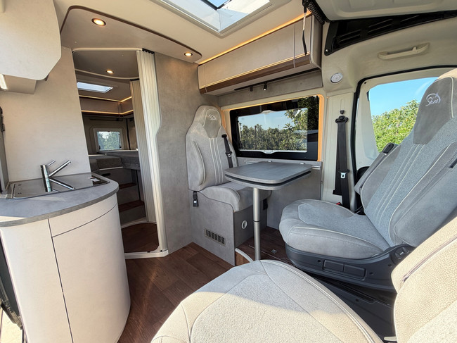 Pössl Summit Shine 640 R Automaat 180PK Vol Opties! Adaptieve Cruise Control/Trekhaak/Carplay/Luifel/Multiroof/MAXI CH./(Globecar) foto: 1