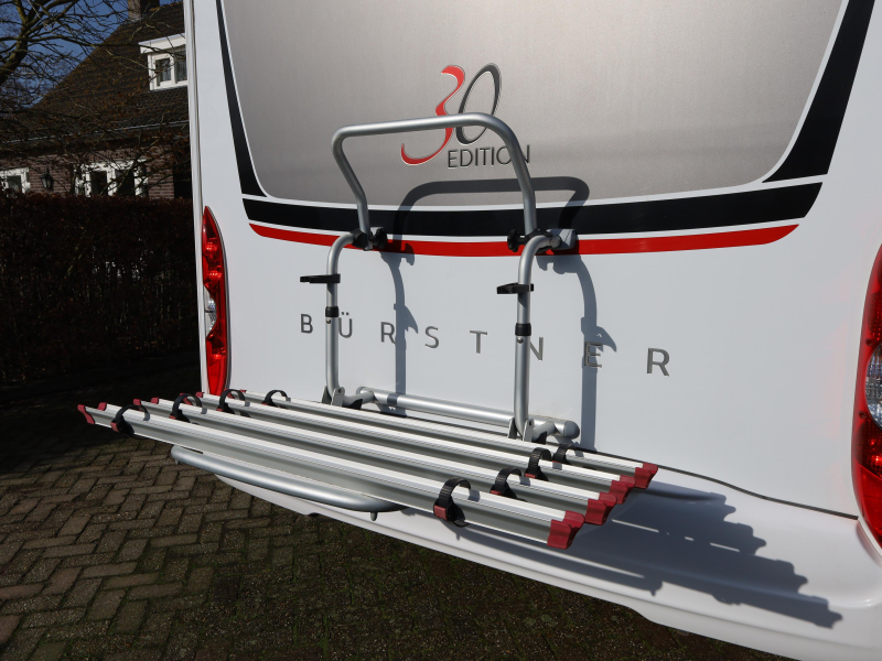 B&uuml;rstner Ixeo IT 710 G cama transversal + cama abatible foto: 14