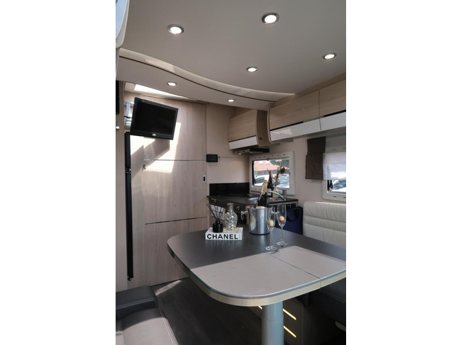 Chausson 757 SPECIAL EDITION | KEURIGE STAAT | 2X ZONNEPANEEL | 150PK | luchtvering foto: 5