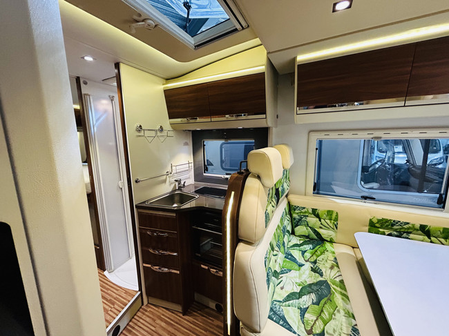 Adria MATRIX M 670SL PLUS Met enkele bedden en slechts 65.000 Km! foto: 17