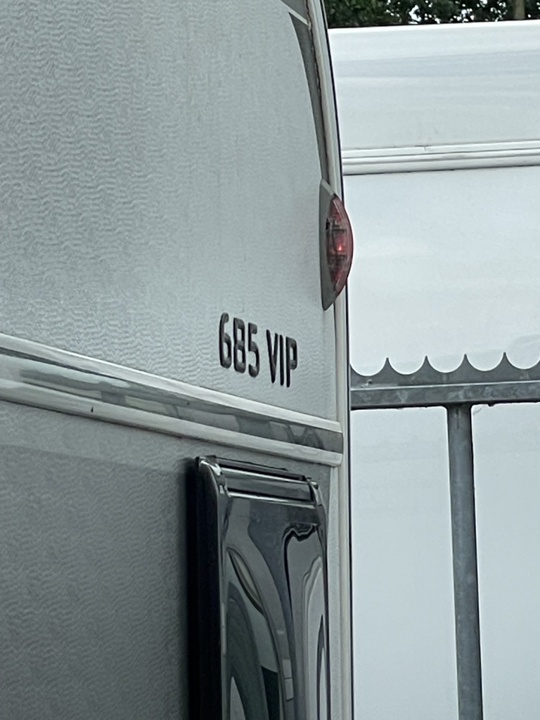 LMC Caravans Exquisite 685 VIP QUEENSBED + RONDZIT TANDEMASSER 2025 ! foto: 19