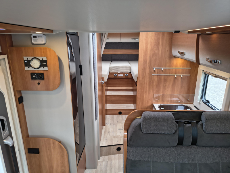 Dethleffs Trend T 7057 EB -9 traps automaat-hefbed  foto: 6