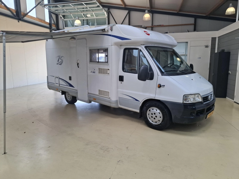 B&uuml;rstner Harmony 585 T 2.3JTD 110Pk 2x Aire acondicionado