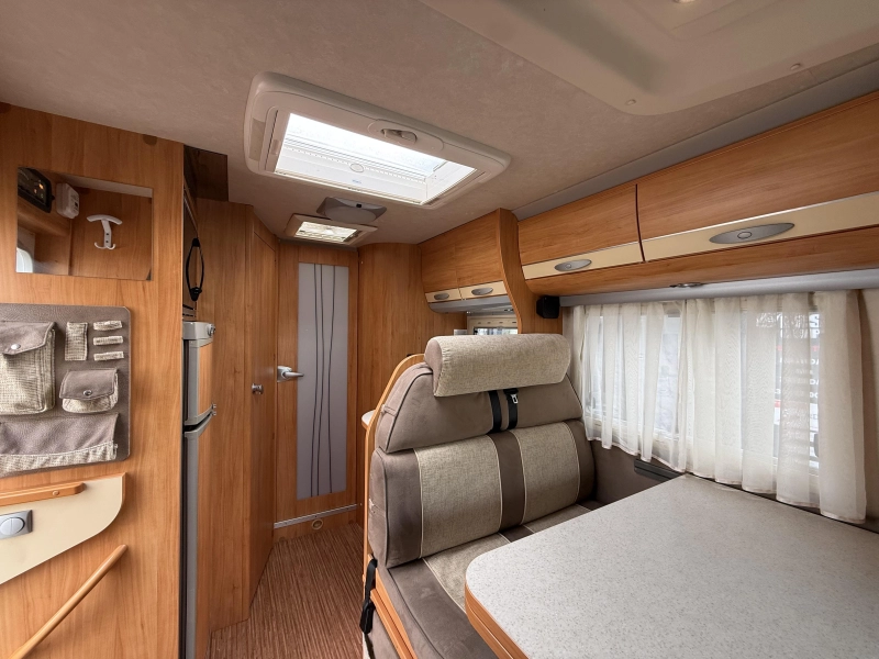Adria Coral S 690 SP Queensbed Airco 2009  foto: 12