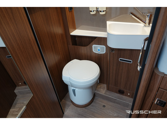 Hymer BMC i 680 170Pk Automaat. | Levelsysteem | Maxxfan | Dakairco | Lithium accu foto: 15