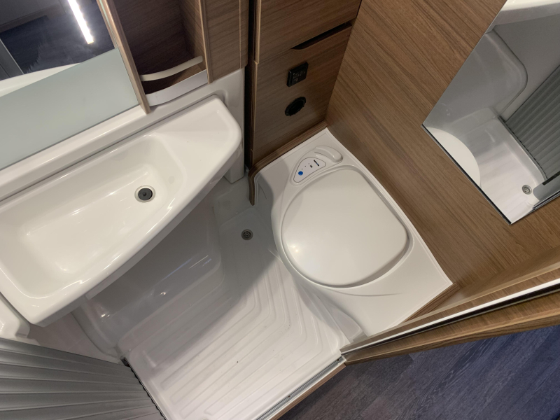 Knaus Van TI 640 MEG 2x Klimaanlage zon sat V16 CE41 Foto: 17