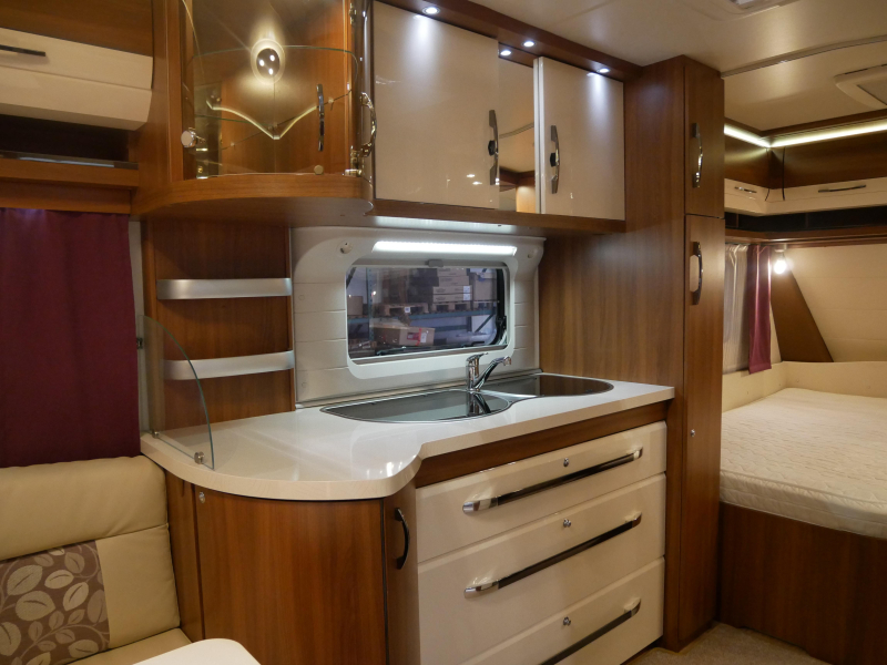 Hobby Excellent 540 UFE Incl. mover en fietsenrek  foto: 7