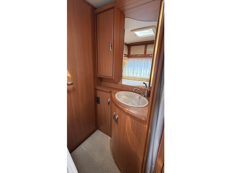Hobby Prestige 495 UFE frans bed rondzit toilet  foto: 12
