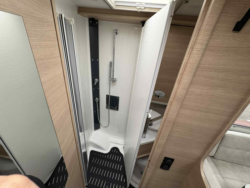 Rapido 850 F Primeur L = 6,99 m  foto: 15