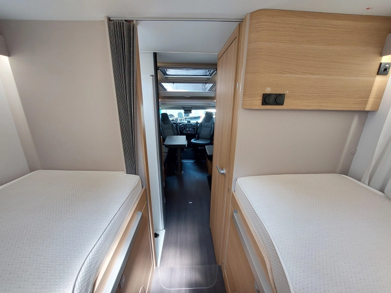Adria Coral 650 DL Lengtebed/face2face/heavy  foto: 19