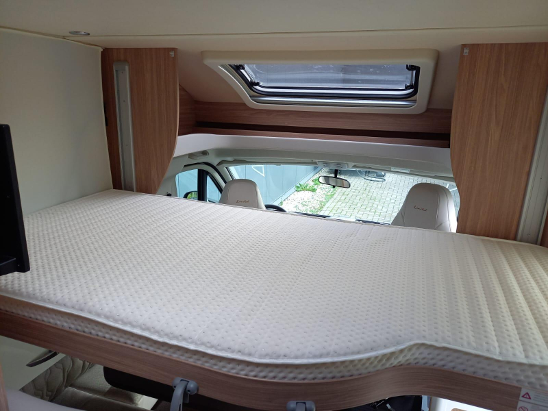 Bürstner Limited T 690 G - luxe - zwarte voorkant  foto: 14