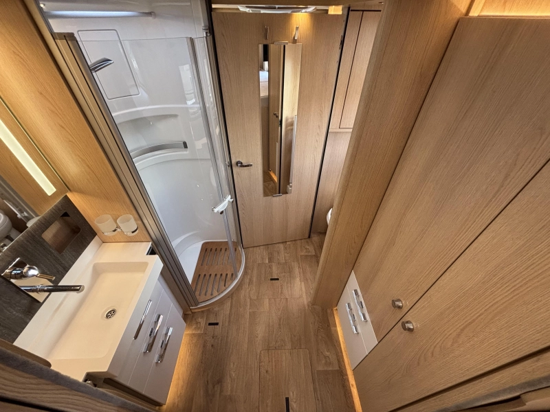 Hymer B ML I 880 Aire acondicionado, antena parab&oacute;lica, autom&aacute;tico foto: 18