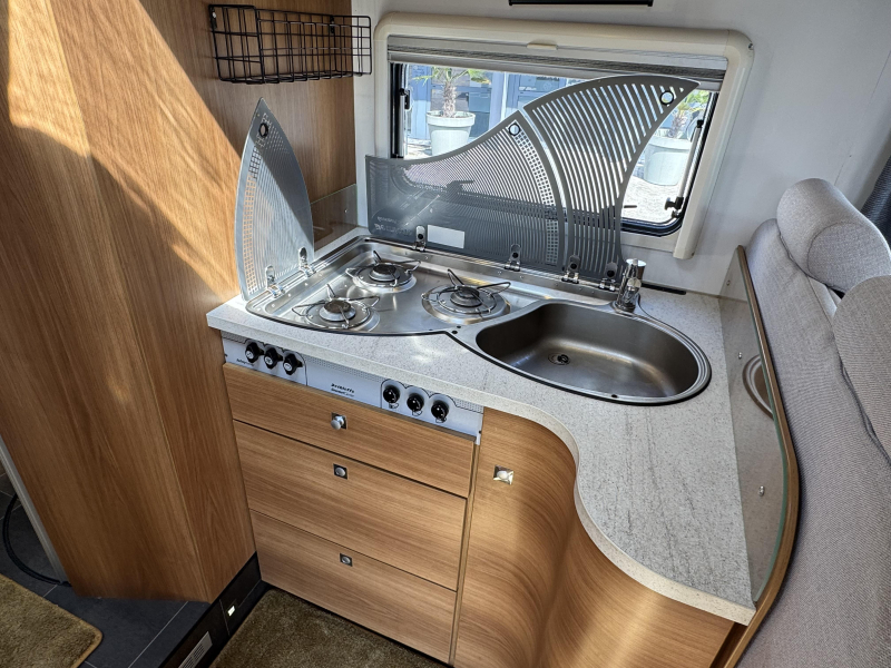 Dethleffs Globe4 7151 Edici&oacute;n Limitada Cama Queen foto: 16
