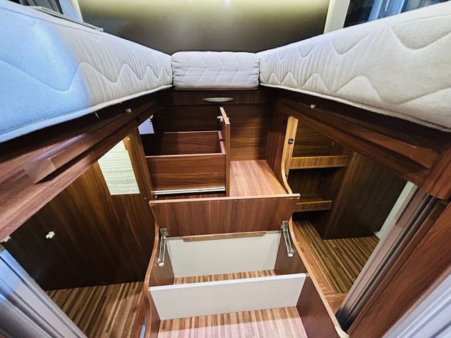 Adria MATRIX M 670SL PLUS Met enkele bedden en slechts 65.000 Km! foto: 22