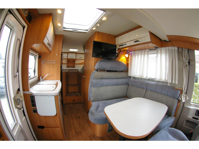 Hymer Exis-i 588 Automaat, Enkele bedden.  foto: 9