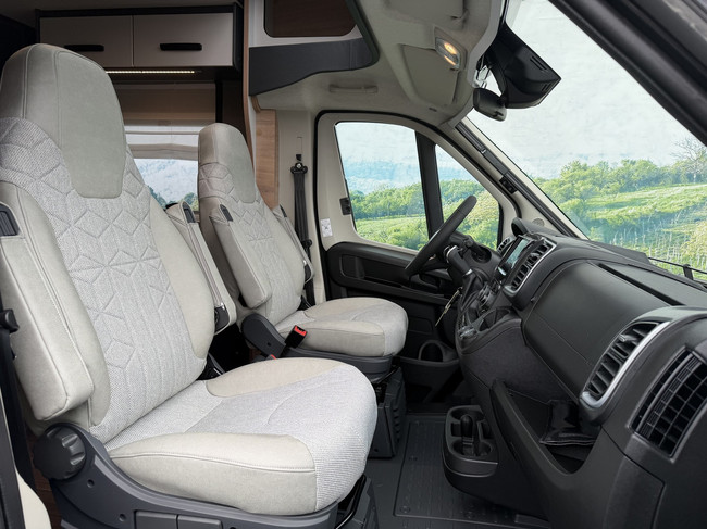 Knaus Live Wave 650 MEG Black Select Foto: 13