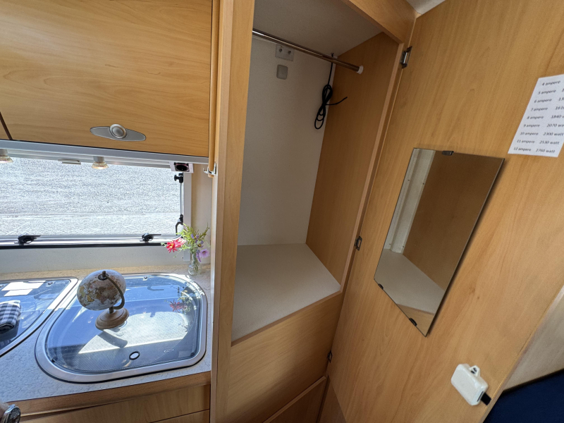 Homecar P 561 Aire acondicionado de motor Cama francesa foto: 18