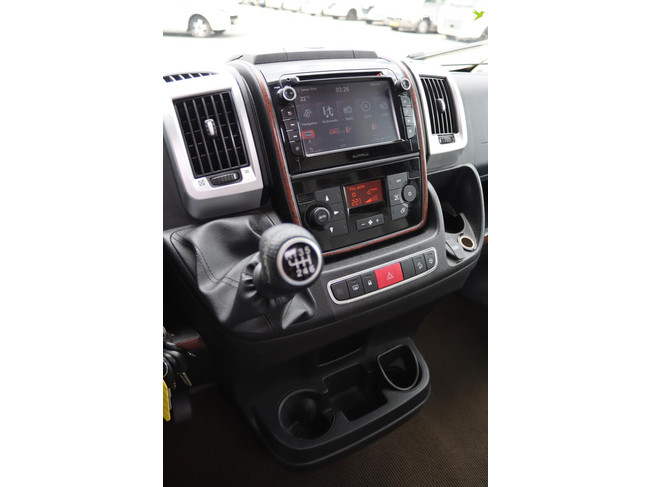 Carthago CHIC C-LINE T 4.9 150cv Multijet | Camas individuales | Inversor | Suspensi&oacute;n neum&aacute;tica | Paneles solares | Toldo | Ducha exterior | Portabicicletas foto: 22