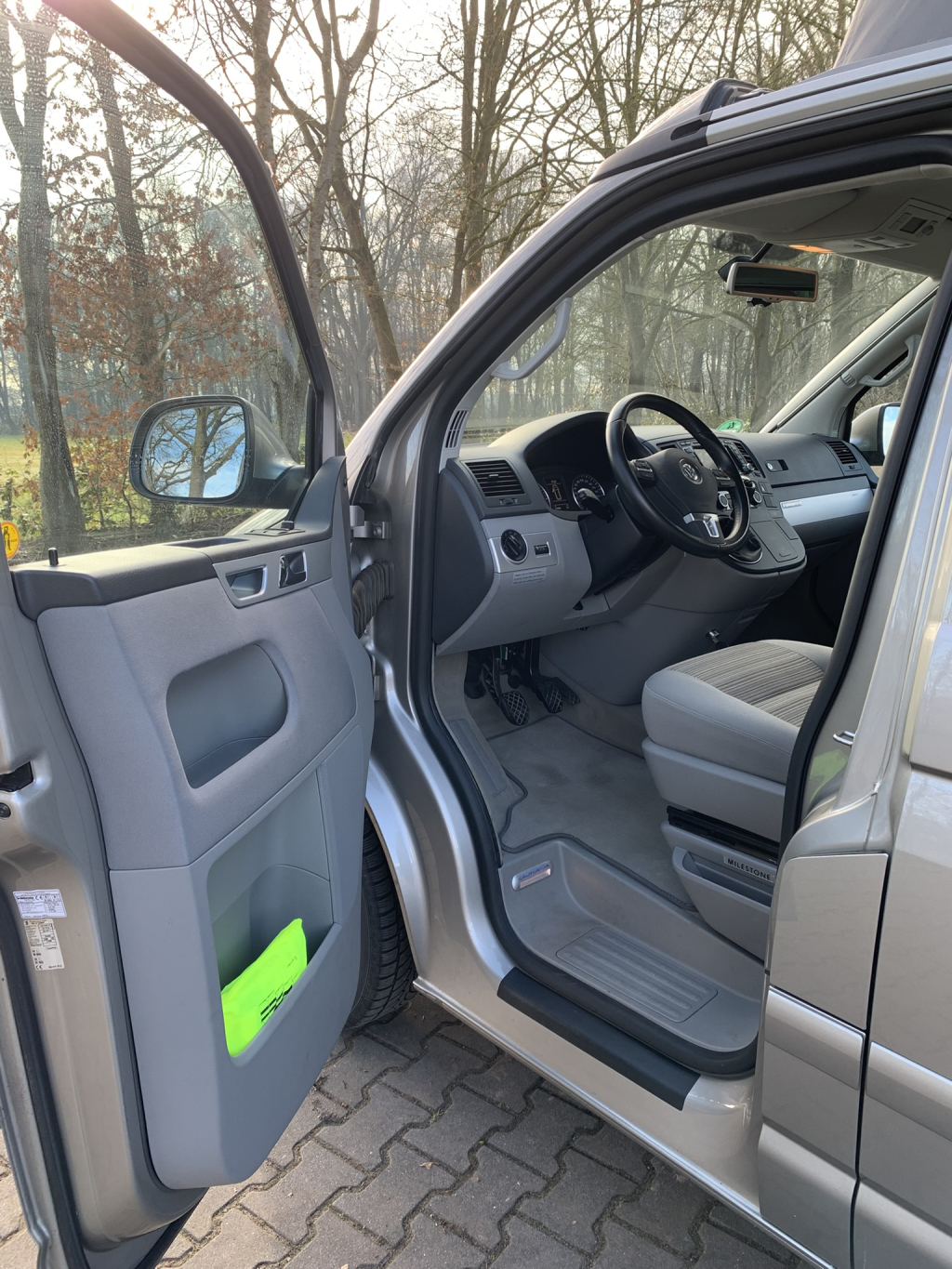 VOLKSWAGEN CALIFORNIA photo: 4
