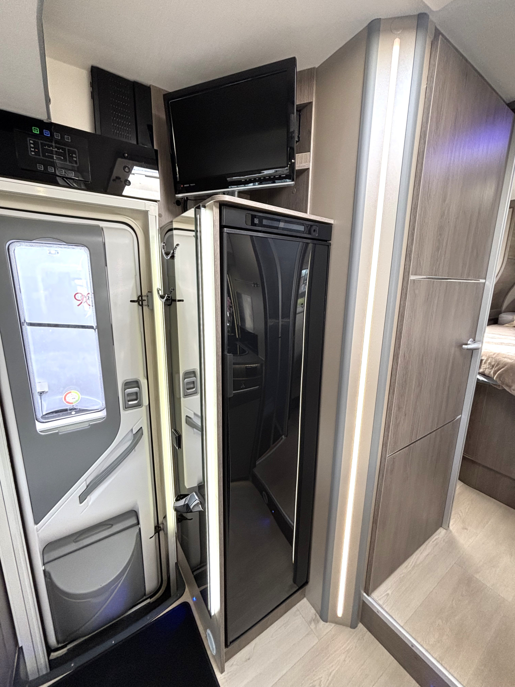Chausson 768 XLB Titanium AUTOMAAT QUEENSBED + HEFBED + F2F foto: 8