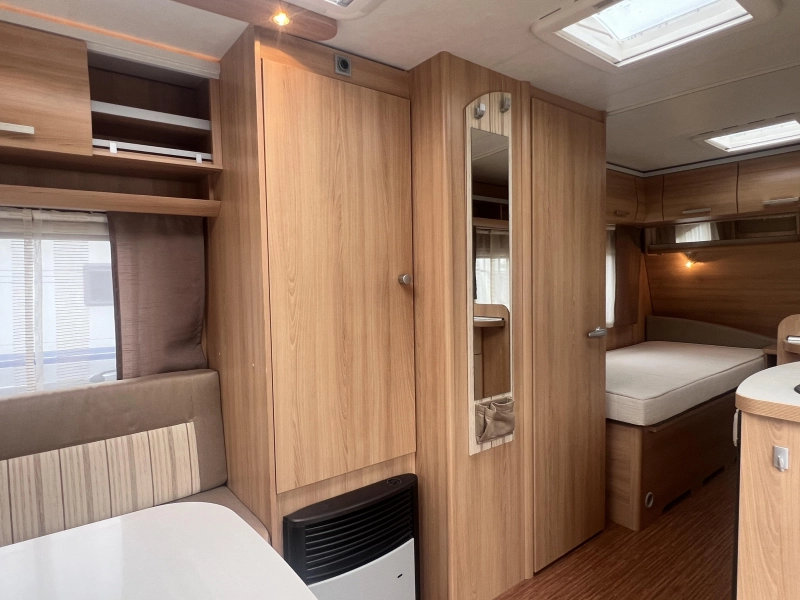 TEC Travel King 470 E asientos camas individuales inodoro foto: 3