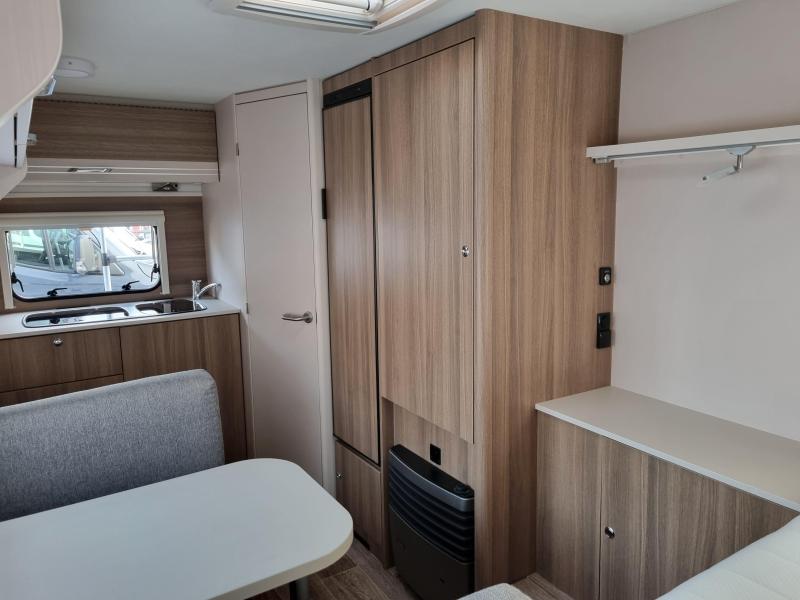 Dethleffs C'Joy 420 QSH - Thule Cassette Luifel -  foto: 9