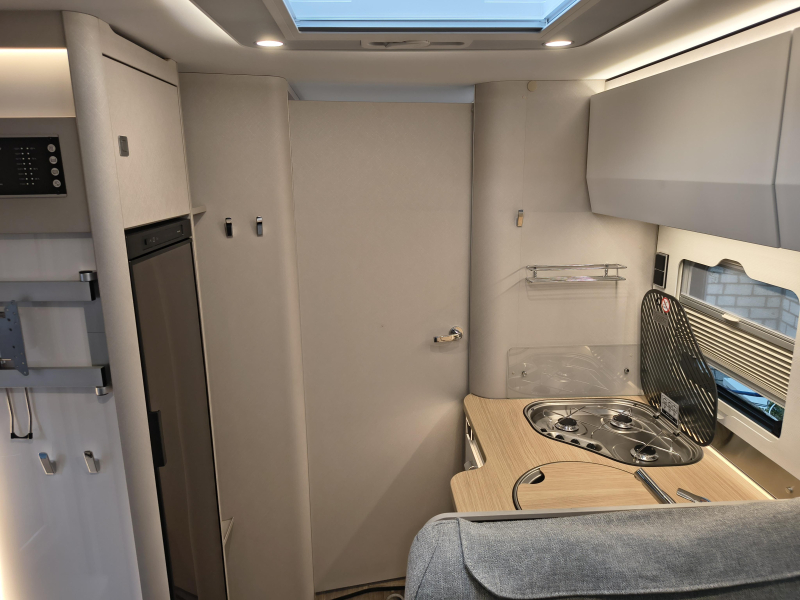 Hymer Tramp S 680 -- 5 gordels --  foto: 9