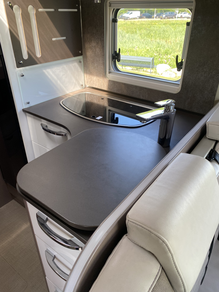 Bürstner AUTOMAAT Lyseo Harmony Line 690 G Half-integraal, Motor-airco, Enkele-bedden, Hefbed, Garage, Halve-treinzit, Draaistoelen, Bj. 2021 Marum  foto: 22