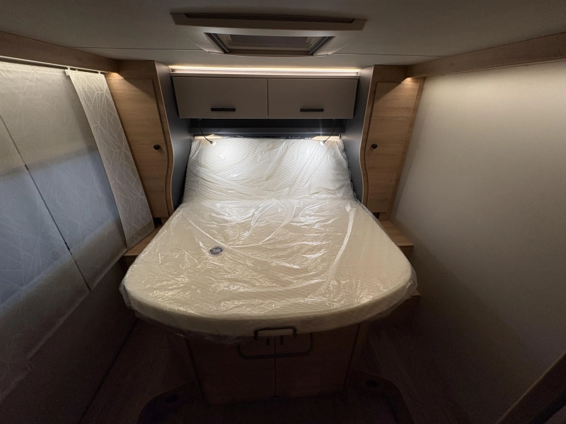 Knaus L!ve Wave 700 DX 180hp automatic /queen bed photo: 12
